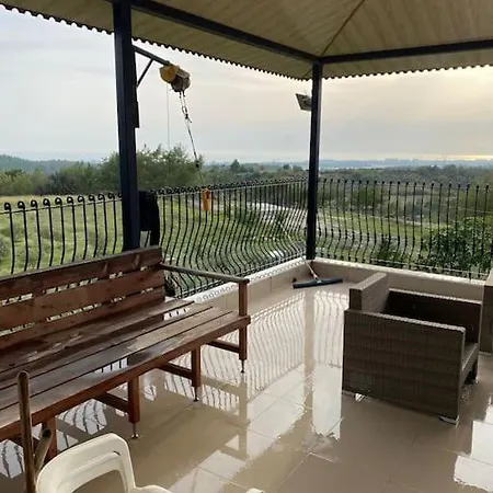 Ormanin Icinde Genis Havuzlu Triplex Feriehus *