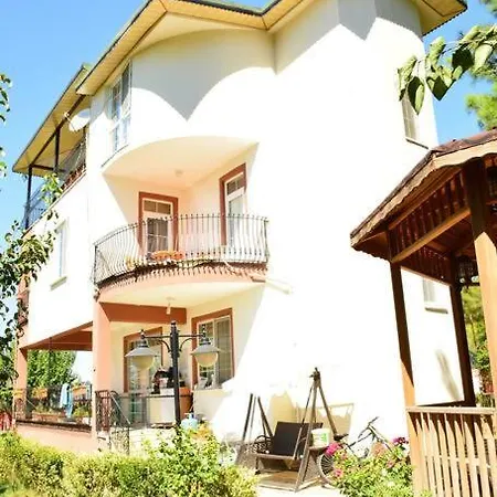 Ormanin Icinde Genis Havuzlu Triplex Manavgat