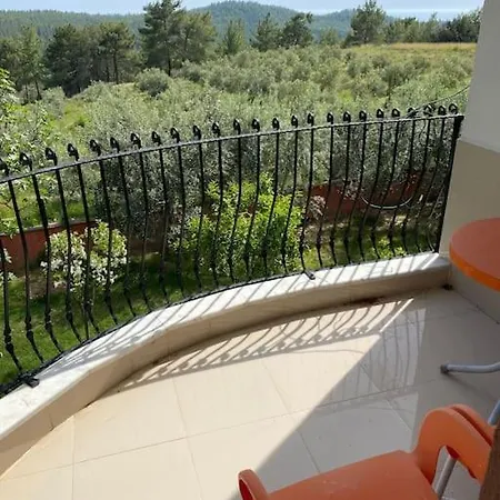 Ormanin Icinde Genis Havuzlu Triplex Manavgat