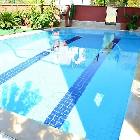 Feriehus Ormanin Icinde Genis Havuzlu Triplex Manavgat