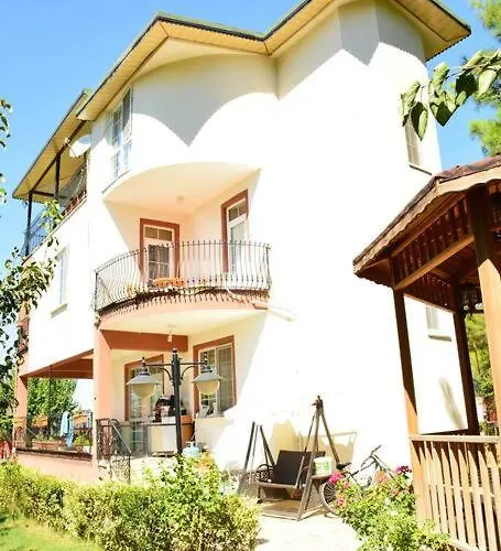 Ormanin Icinde Genis Havuzlu Triplex Манавгат