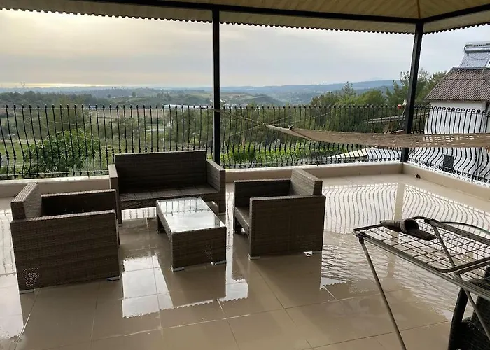 Ormanin Icinde Genis Havuzlu Triplex