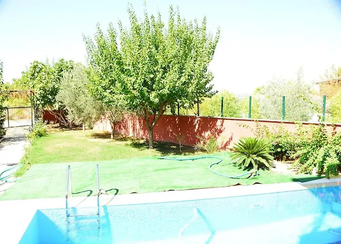 Ormanin Icinde Genis Havuzlu Triplex