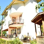 Ormanin Icinde Genis Havuzlu Triplex 马纳夫加特