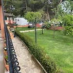 Ormanin Icinde Genis Havuzlu Triplex 度假居